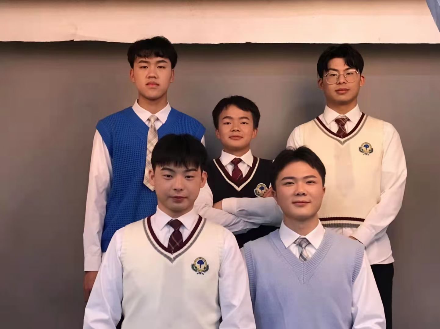 第一次拍了人生中的一份证件照，和几个好兄弟