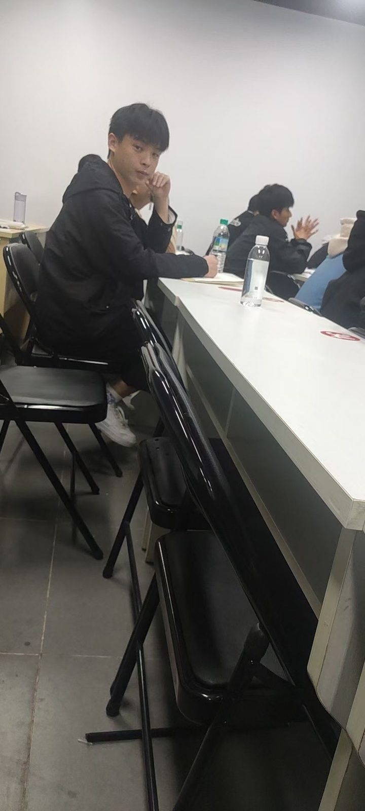张某超好兄弟在偷偷学习高数