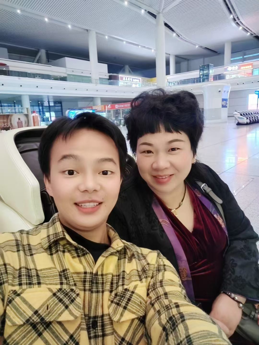和我和园姐在火车站偶遇，你就说有没有缘分？