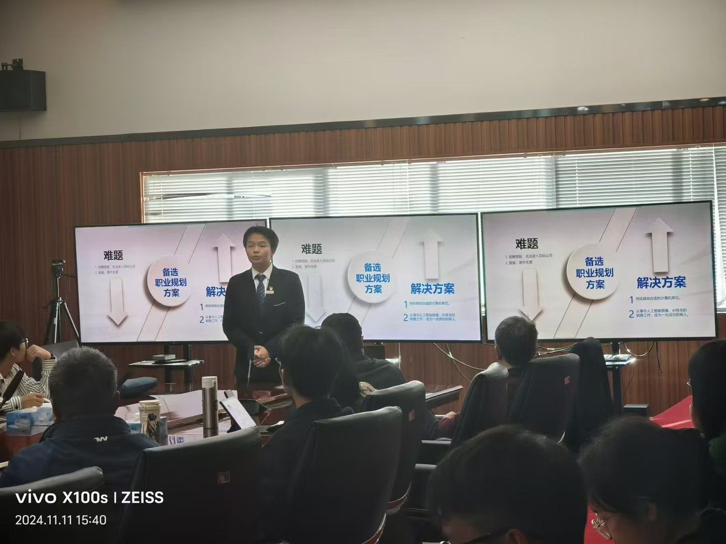 我也不知道在干嘛，应该是在装 13