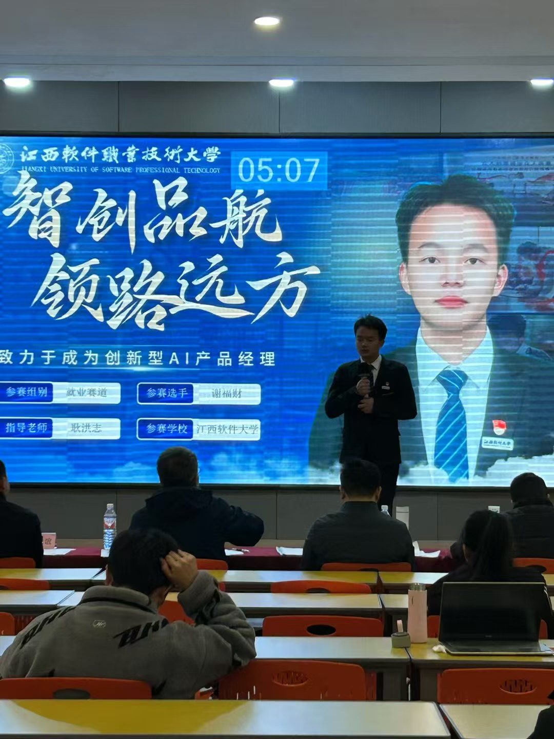 上一年是银奖，这一年该轮到我金奖了吧？金奖，…